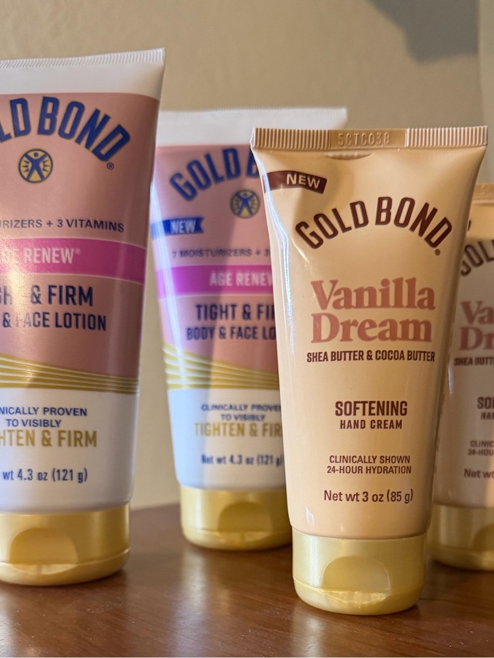 2- Gold Bond Vanilla Dream & 2- Age Renew Tight & Firm Hand & Body Lotio